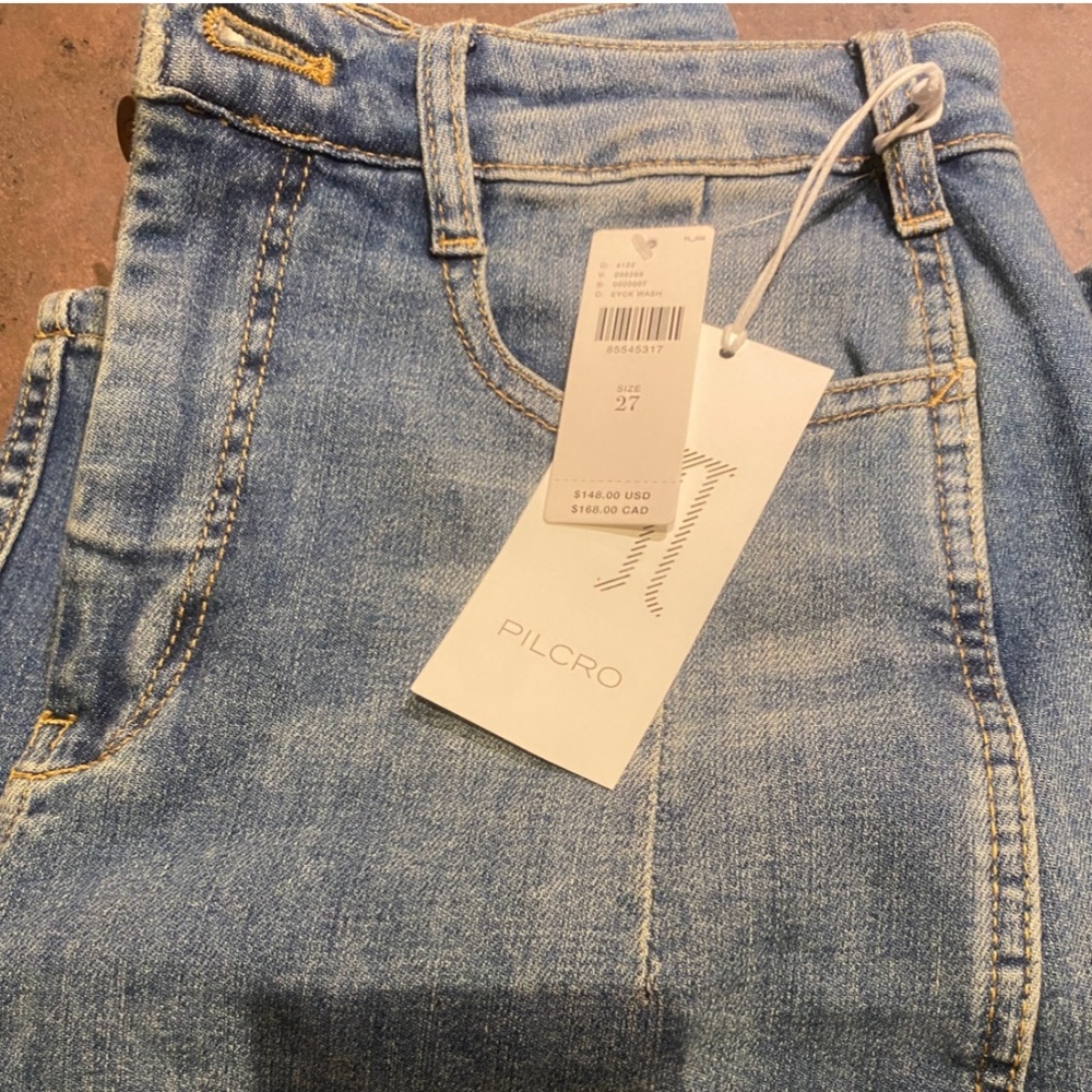 Pilcro Wide-Leg Cropped Jeans in Light Blue Wash - Picture 4 of 5